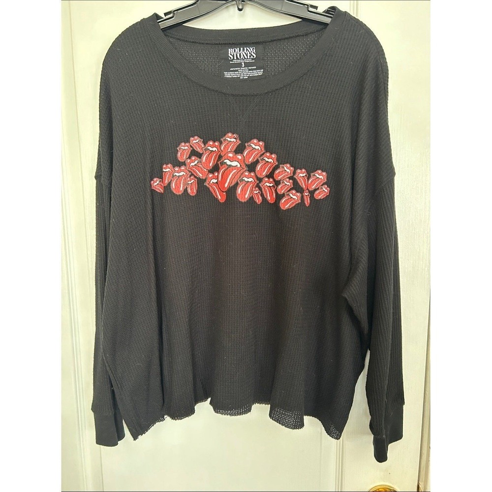 the Rolling Stones Black Waffle-Knit Crewneck w/Red Tongue Graphic in 3X
32 PTP